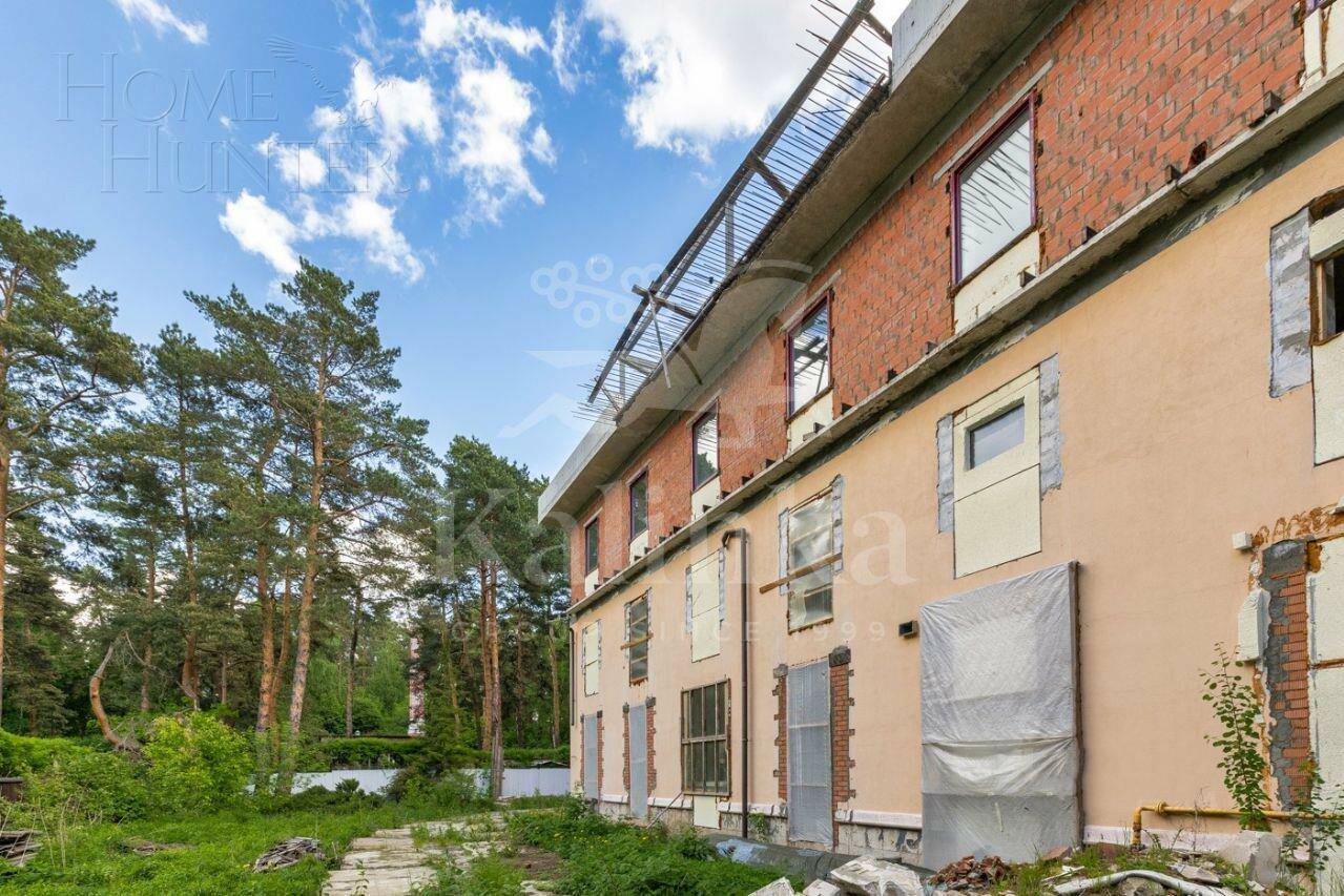 3-этажный коттедж 800 м² без отделки