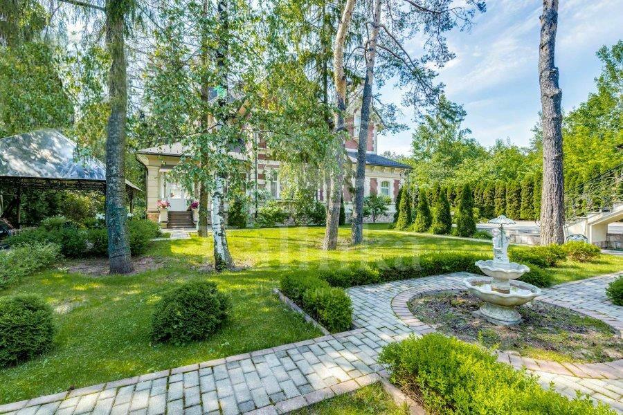 3-этажный коттедж 580 м² с отделкой