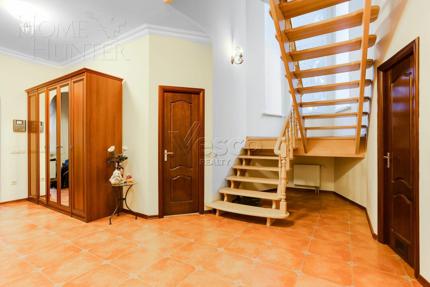 3-этажный коттедж 256 м² с отделкой