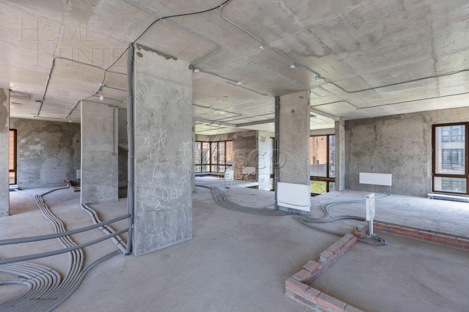 4-УРОВНЕВЫЙ ОСОБНЯК БЕЗ ОТДЕЛКИ 840 М² НА 1 ЭТАЖЕ