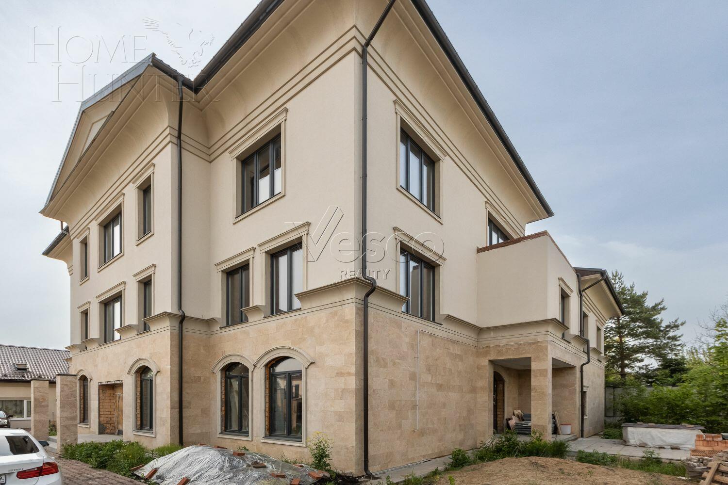 3-этажный коттедж 900 м² без отделки