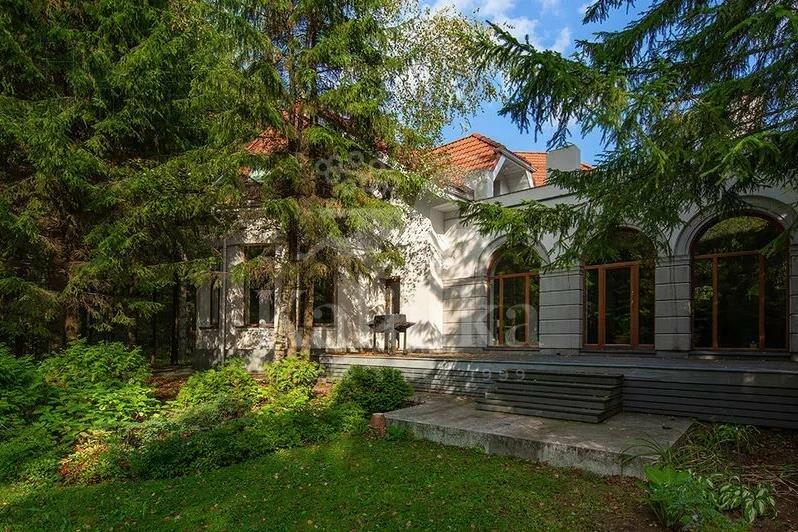 2-этажный коттедж 1 100 м² с отделкой