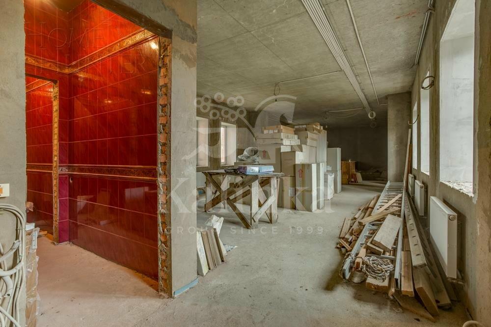 3-этажный коттедж 2 700 м² без отделки