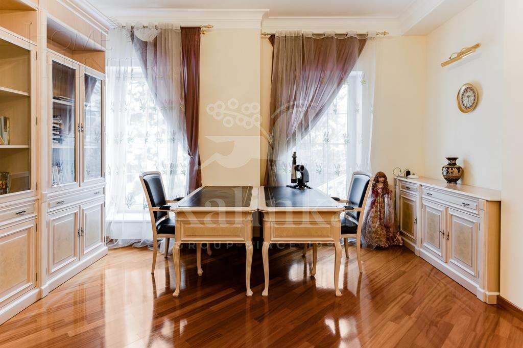 2-этажный коттедж 800 м² с отделкой