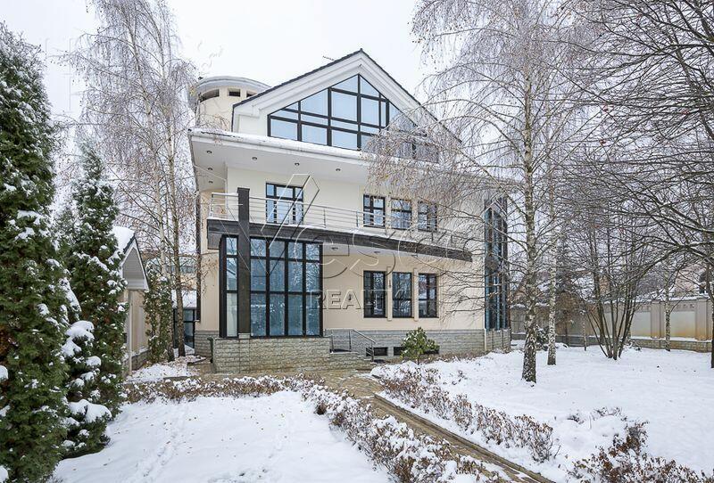 2-этажный коттедж 900 м² с отделкой