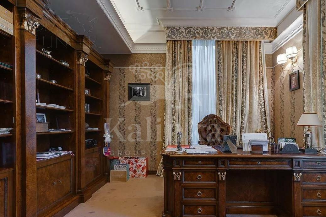 3-этажный коттедж 1 200 м² с отделкой