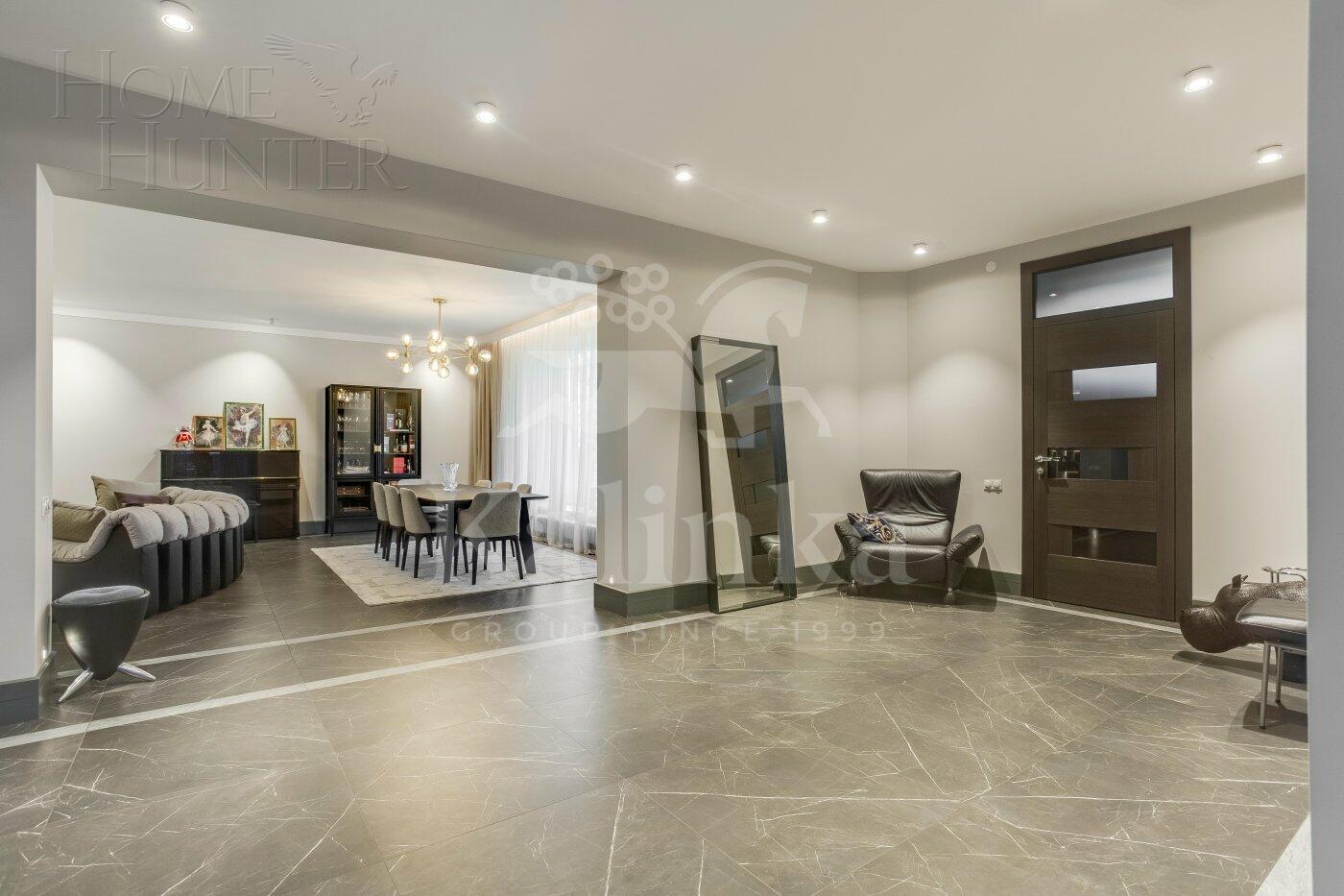 3-этажный коттедж 580 м² с отделкой