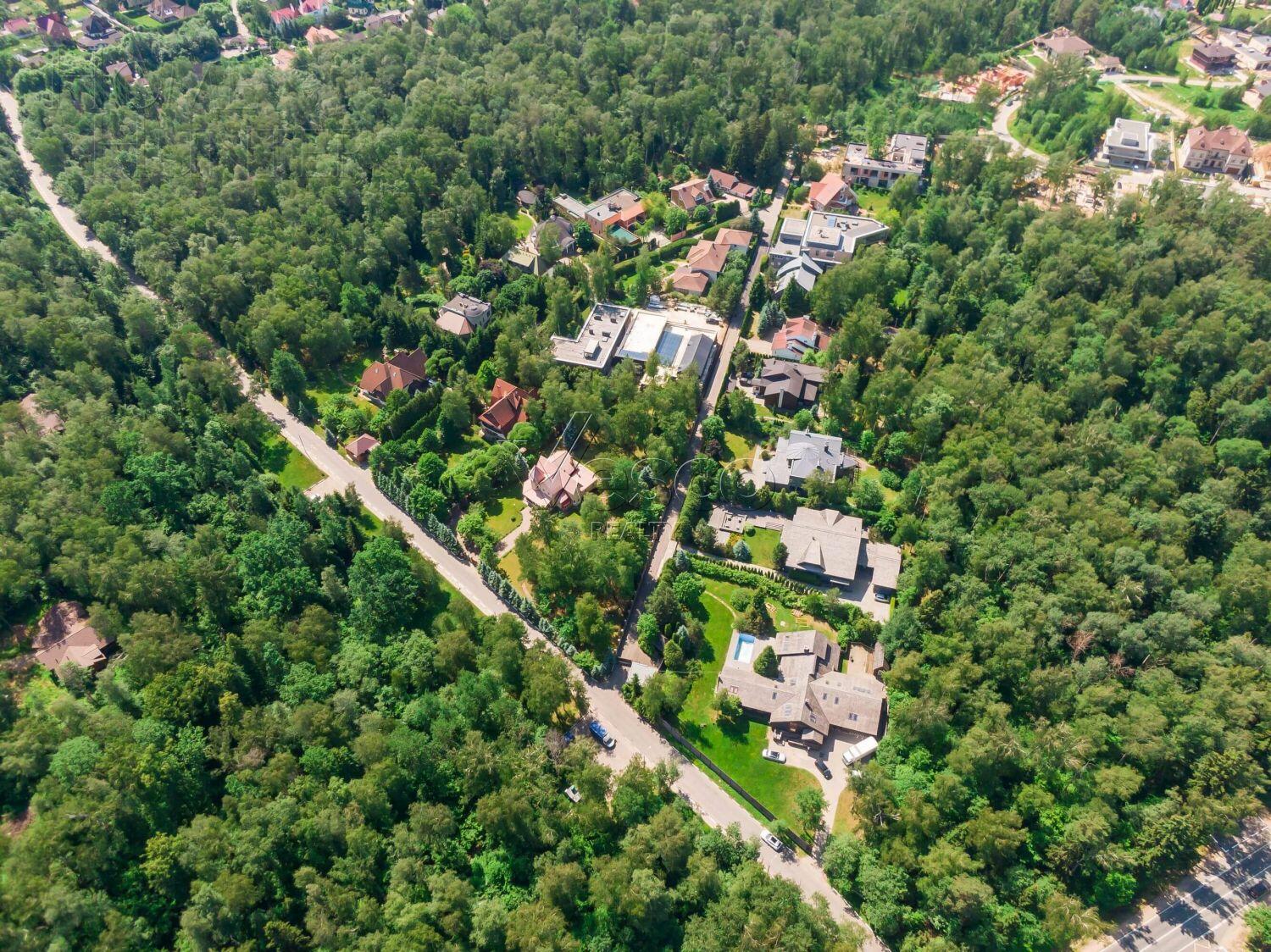 2-этажный коттедж 2 500 м² с отделкой