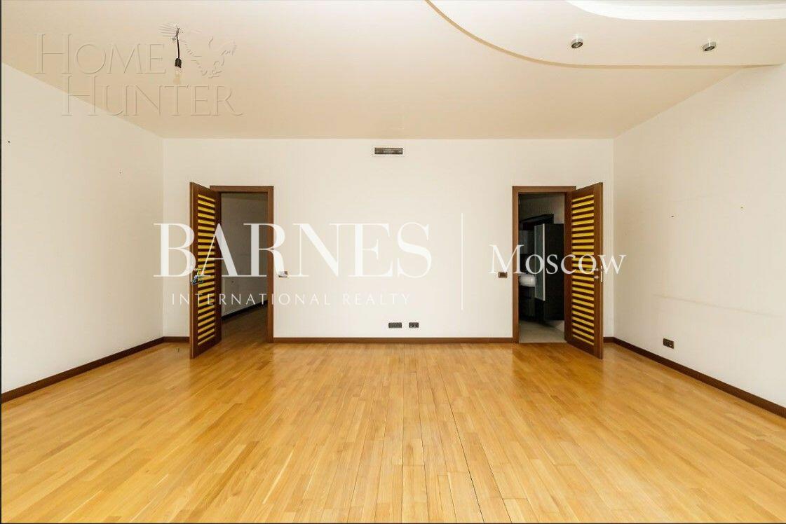 3-этажный таунхаус 350 м² с отделкой