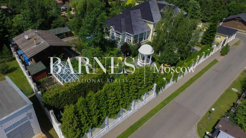 2-этажный коттедж 800 м² с отделкой