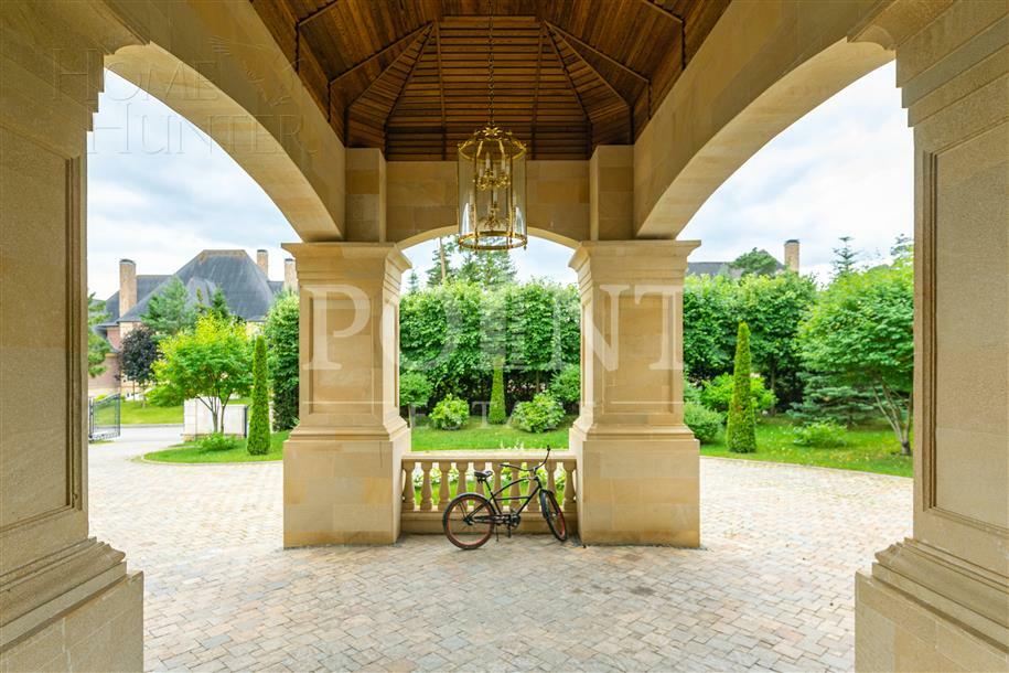 2-этажный коттедж 1 800 м² с отделкой