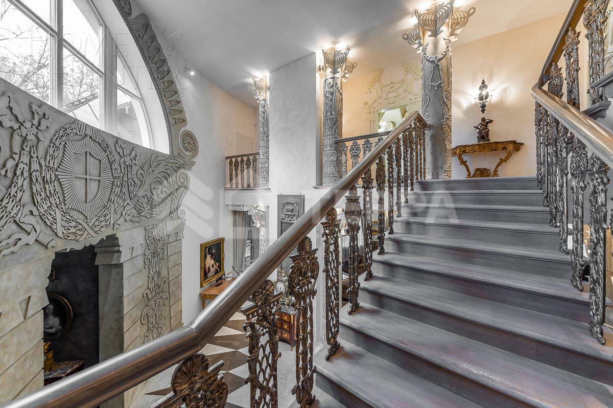 3-этажный коттедж 1 800 м² с отделкой