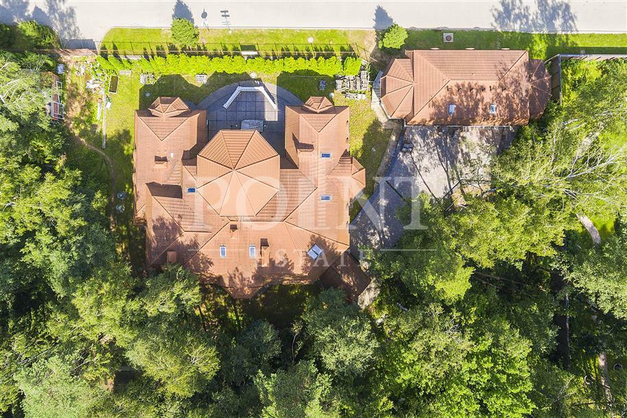 3-этажный коттедж 1 000 м² без отделки