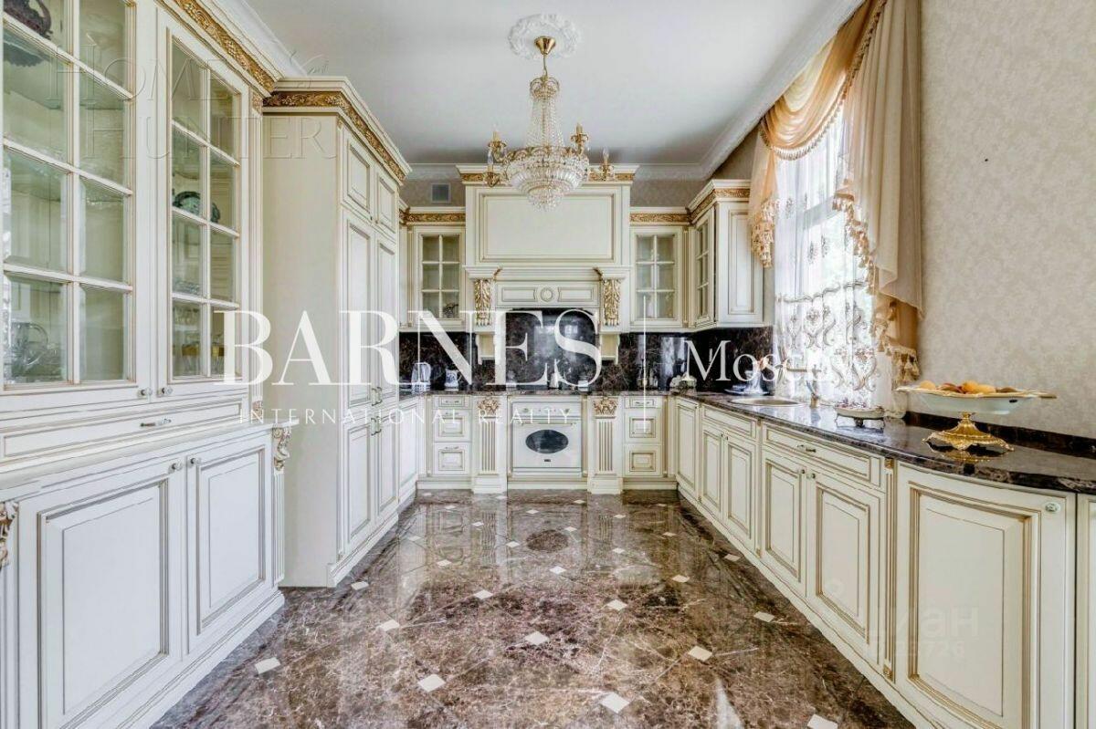 3-этажный коттедж 580 м² с отделкой