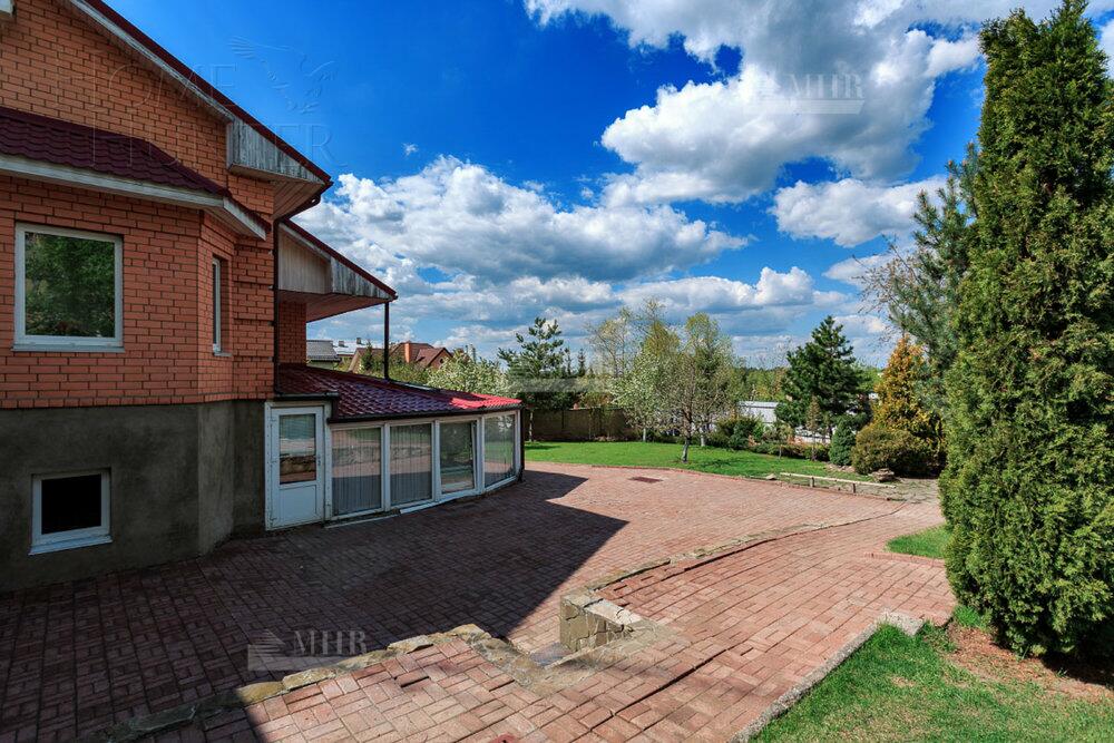 3-этажный коттедж 700 м² с отделкой