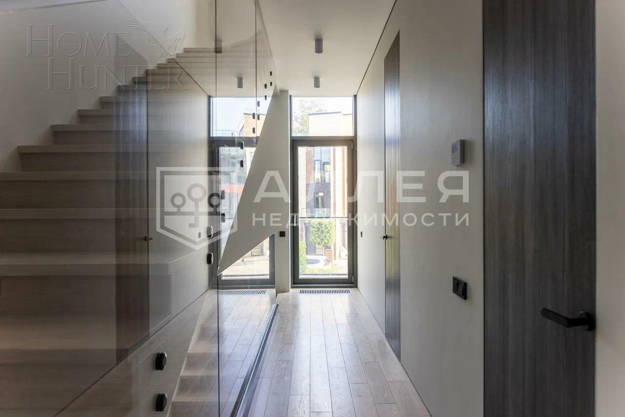 3-этажный таунхаус 244 м² с отделкой