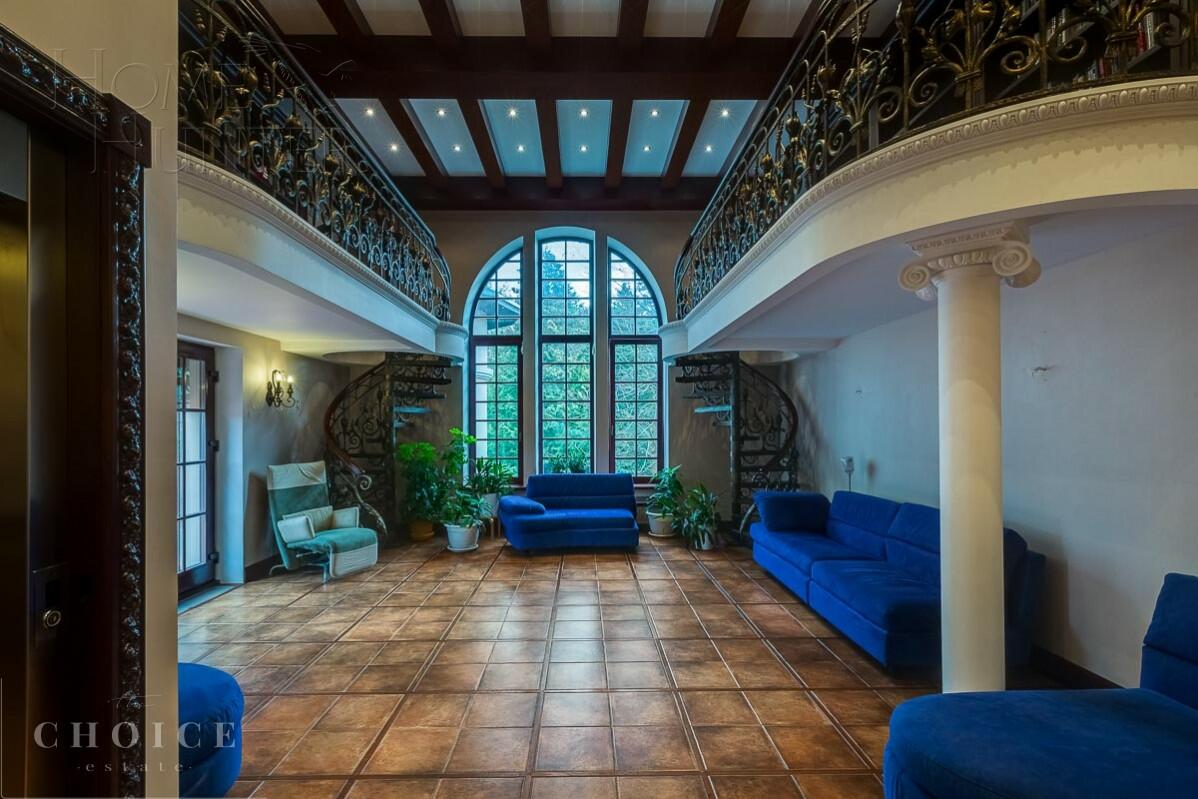 2-этажный коттедж 1 100 м² с отделкой