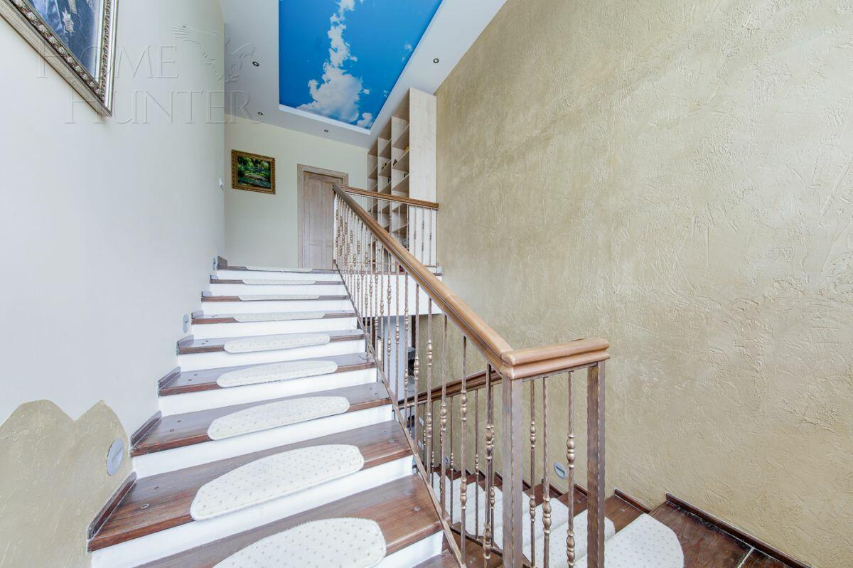 2-этажный коттедж 298 м² с отделкой