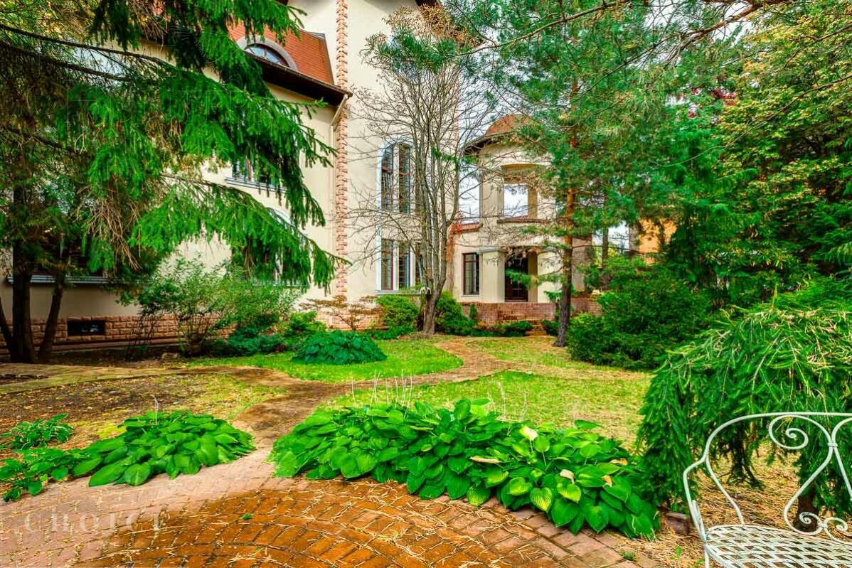 2-этажный коттедж 1 100 м² с отделкой