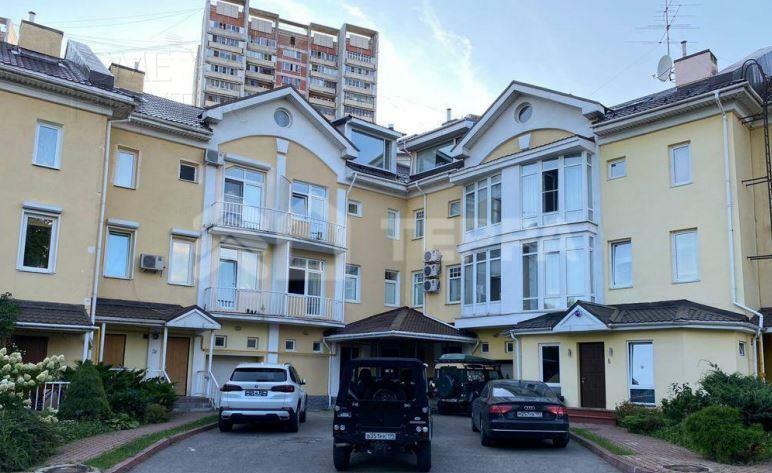 3-УРОВНЕВЫЙ ТАУНХАУС С ОТДЕЛКОЙ 400 М² НА 1 ЭТАЖЕ