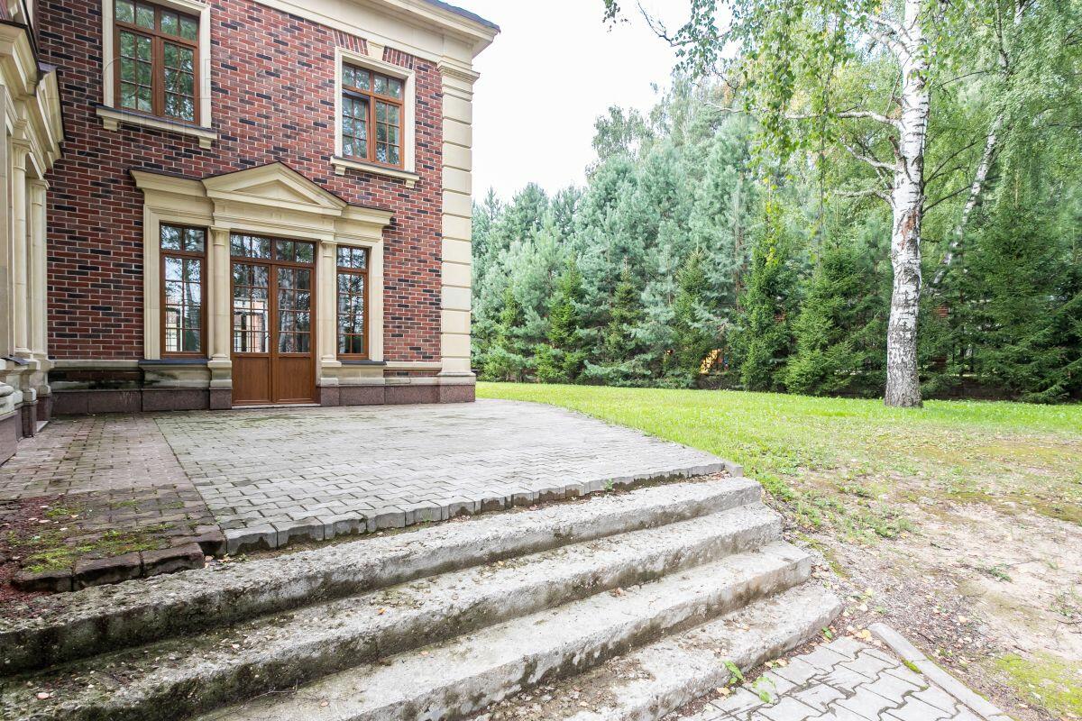 2-этажный коттедж 900 м² с отделкой