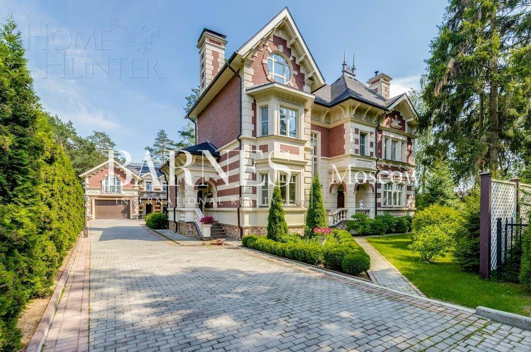 3-этажный коттедж 580 м² с отделкой