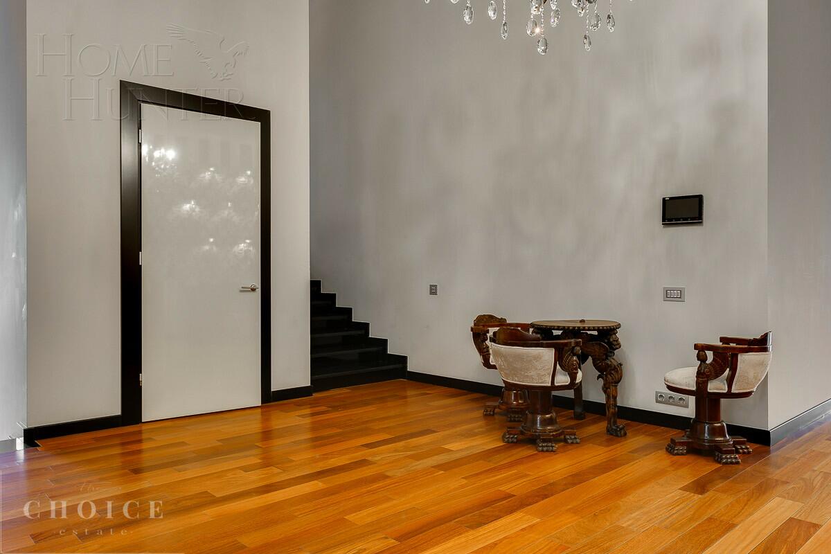 3-этажный коттедж 1 300 м² с отделкой