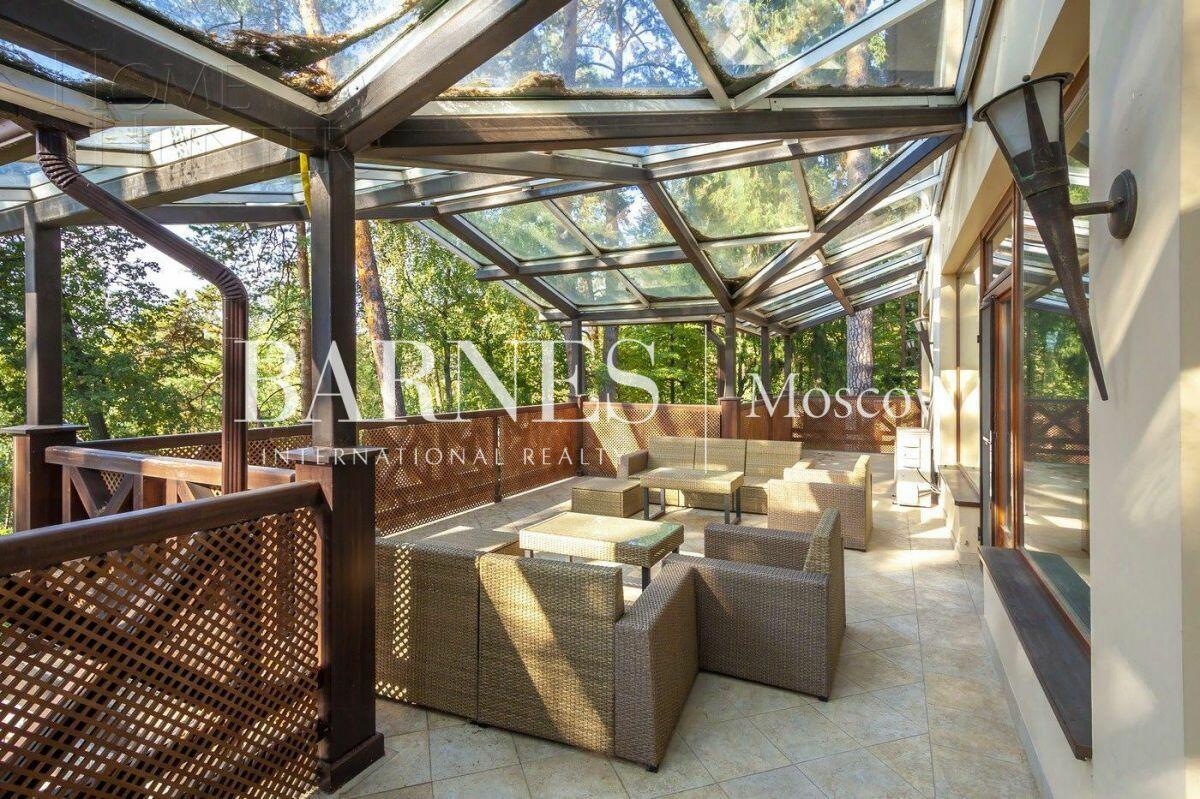 3-этажный коттедж 1 000 м² с отделкой