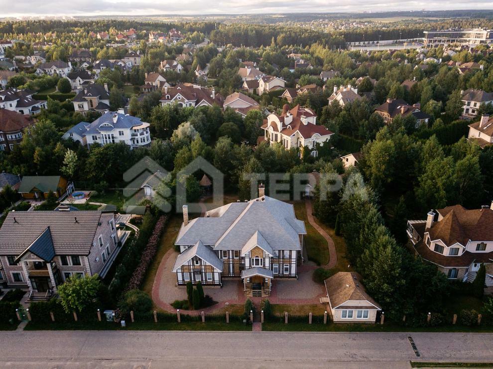 2-этажный коттедж 400 м² без отделки
