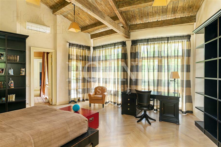 2-этажный коттедж 1 042.4 м² с отделкой