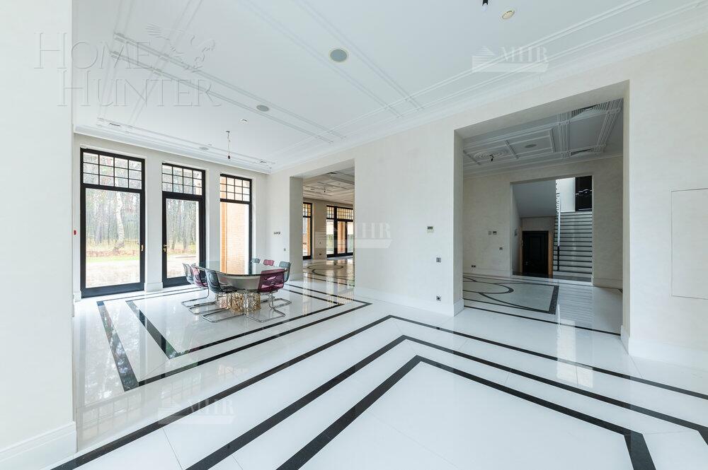 2-этажный коттедж 1 372 м² с отделкой