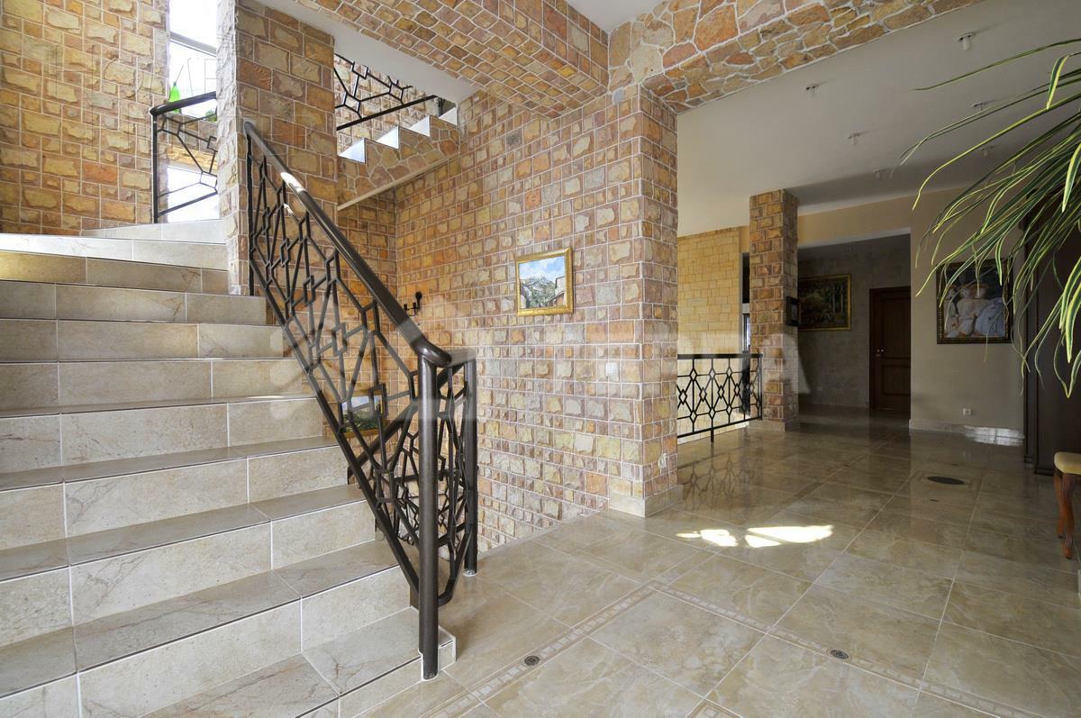 2-этажный коттедж 600 м² с отделкой