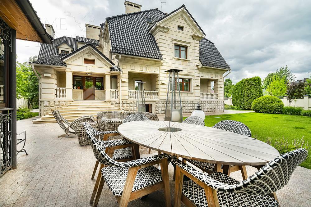 3-этажный коттедж 1 200 м² с отделкой