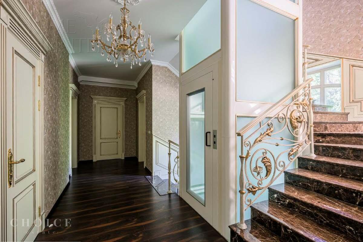 3-этажный коттедж 580 м² с отделкой