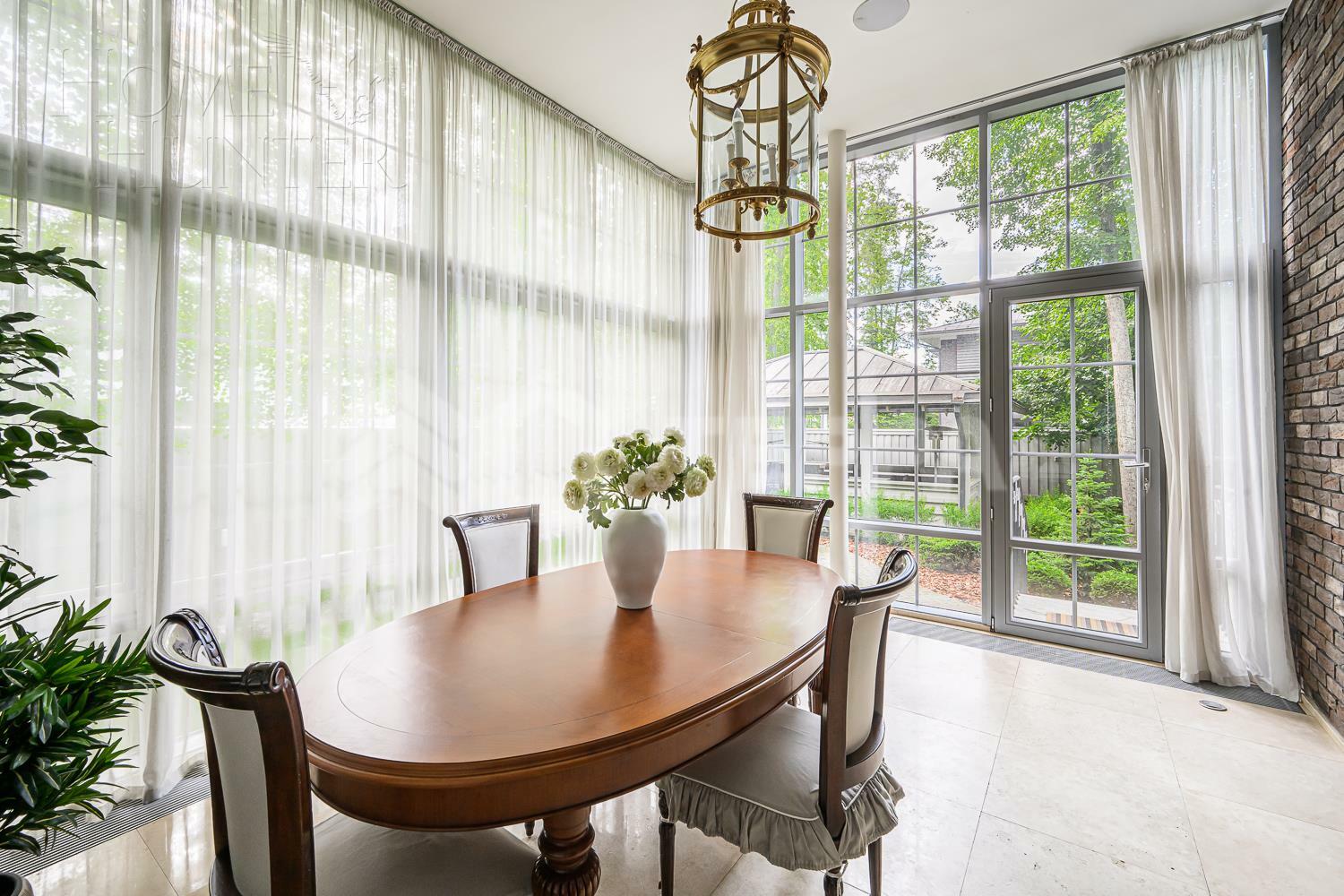 2-этажный коттедж 680 м² с отделкой