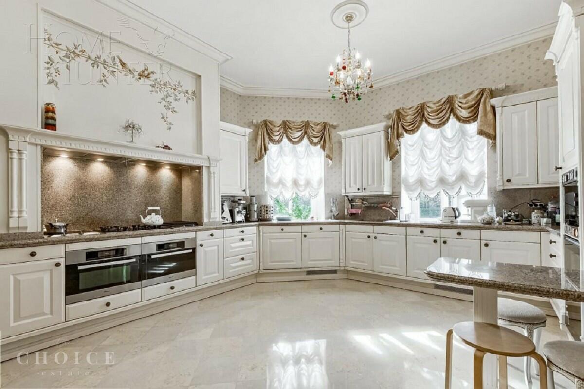 2-этажный коттедж 2 000 м² с отделкой