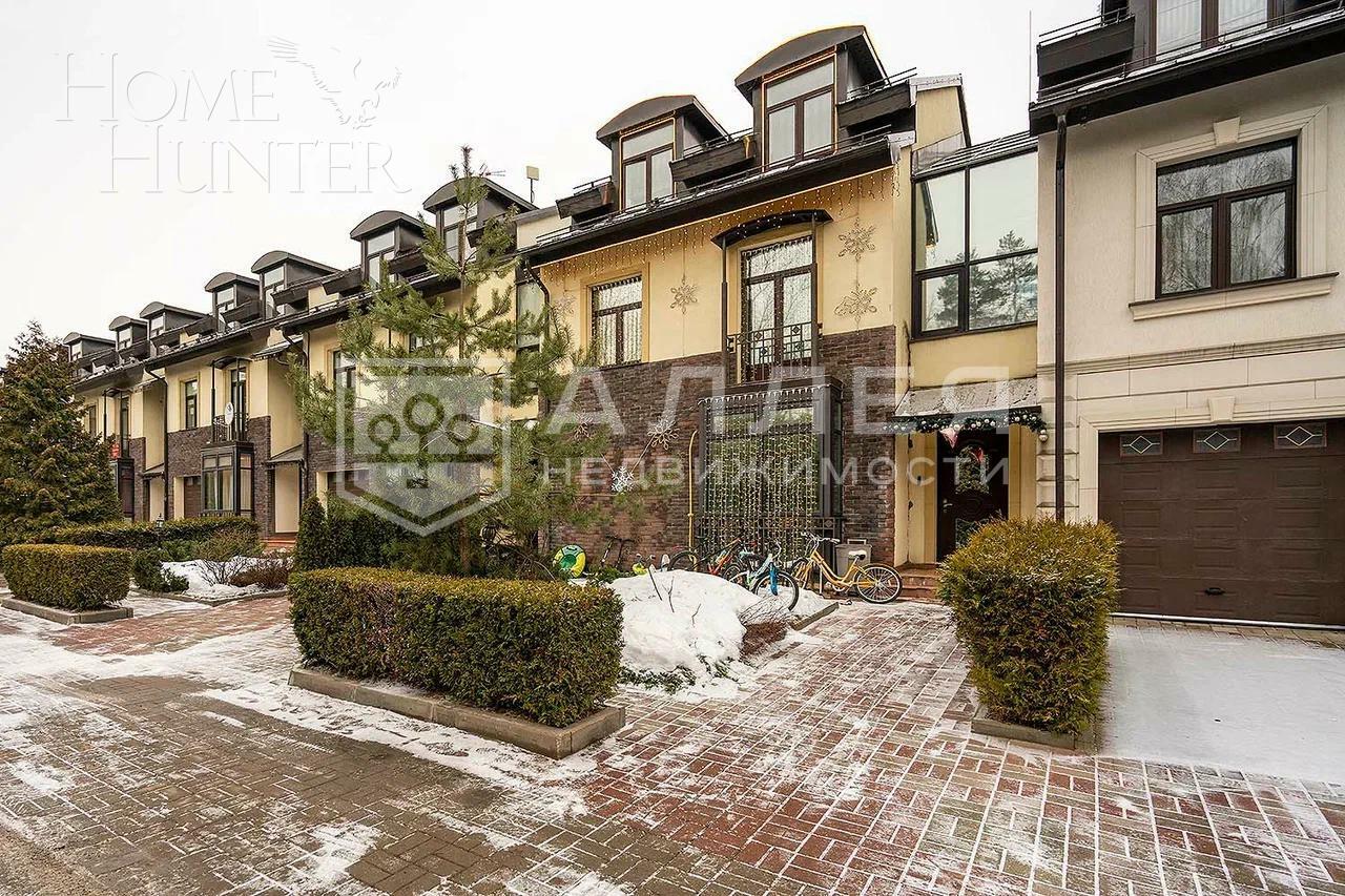 3-этажный таунхаус 350 м² с отделкой