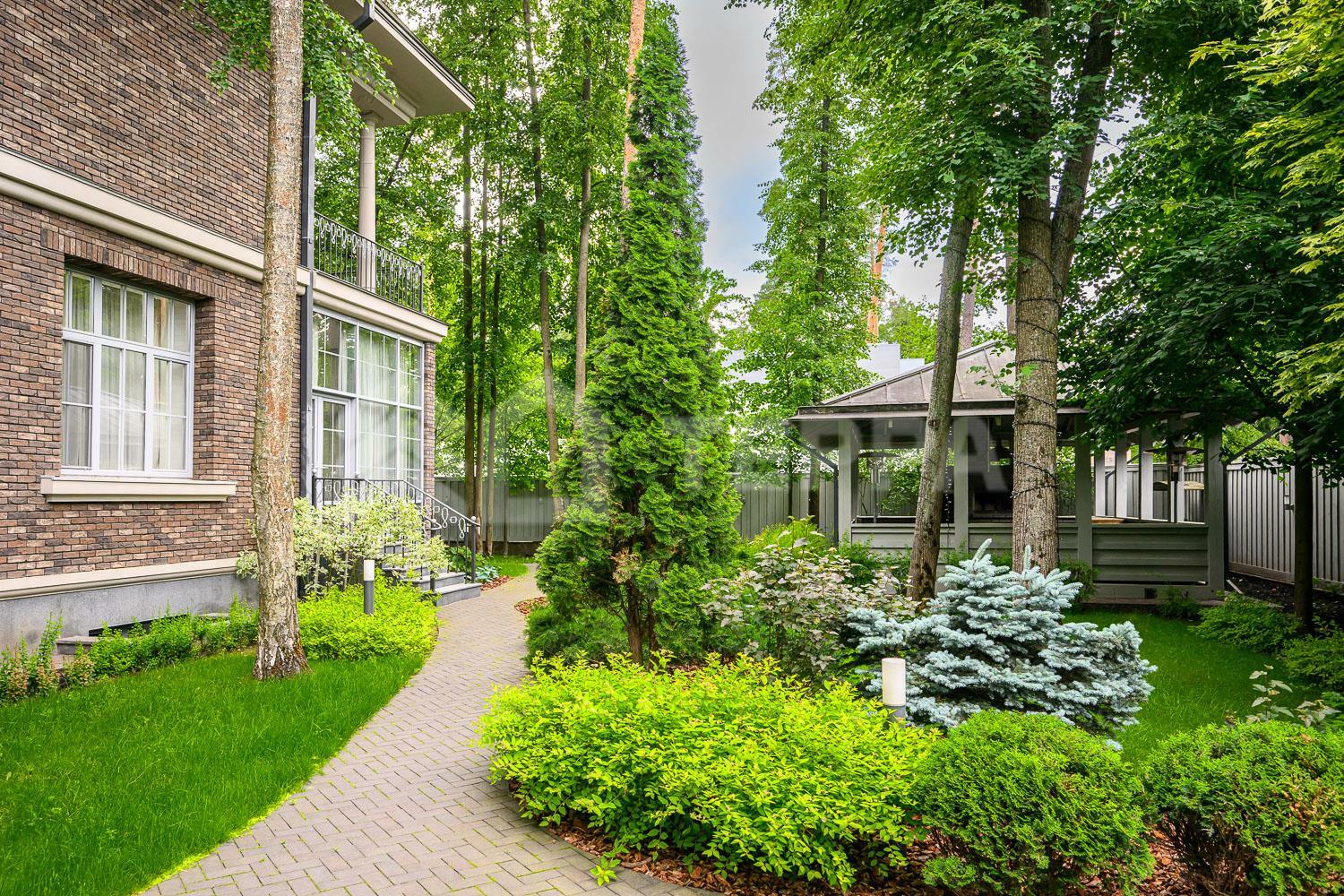 2-этажный коттедж 680 м² с отделкой