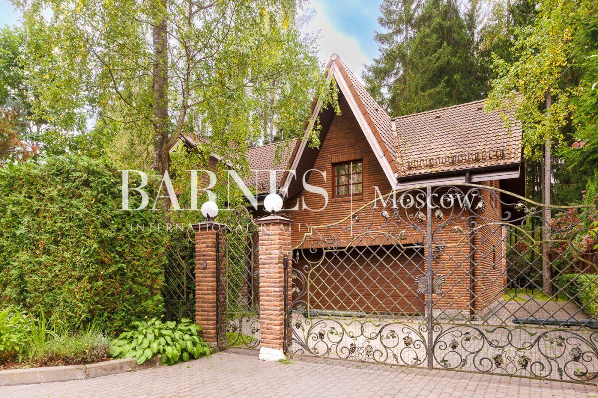 2-этажный коттедж 398.2 м² с отделкой