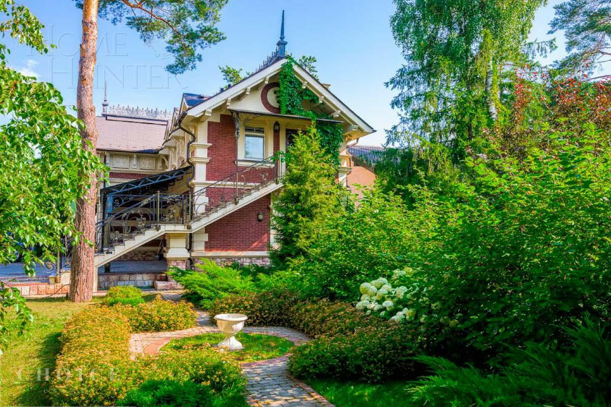 3-этажный коттедж 580 м² с отделкой