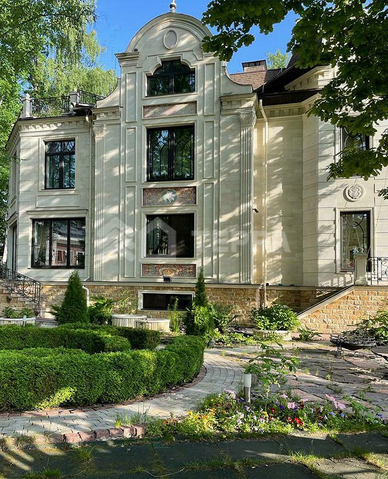 2-этажный коттедж 1 100 м² с отделкой