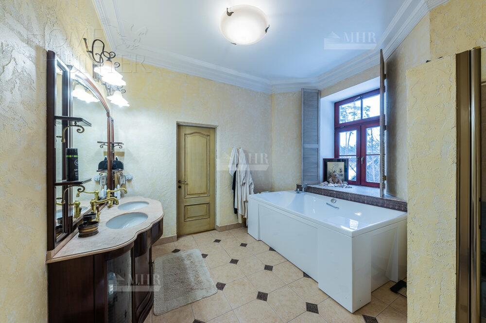 2-этажный коттедж 550 м² с отделкой