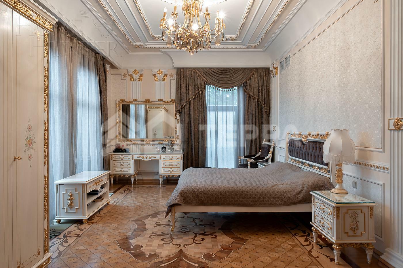 3-этажный коттедж 1 700 м² с отделкой