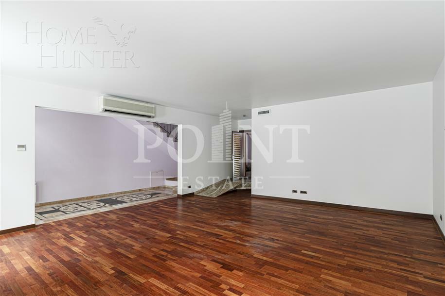 3-этажный таунхаус 350 м² с отделкой