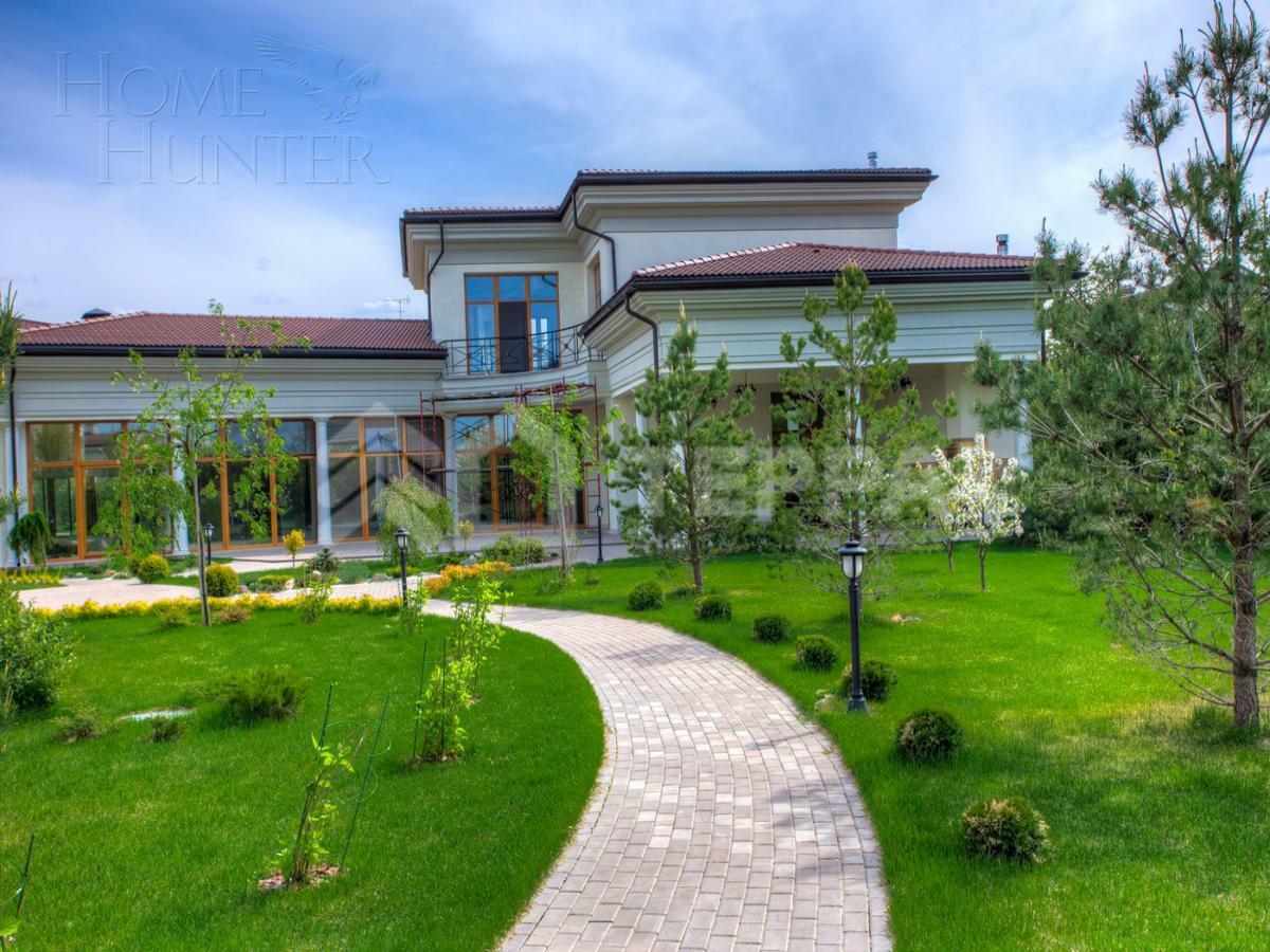 2-этажный коттедж 1 250 м² с отделкой