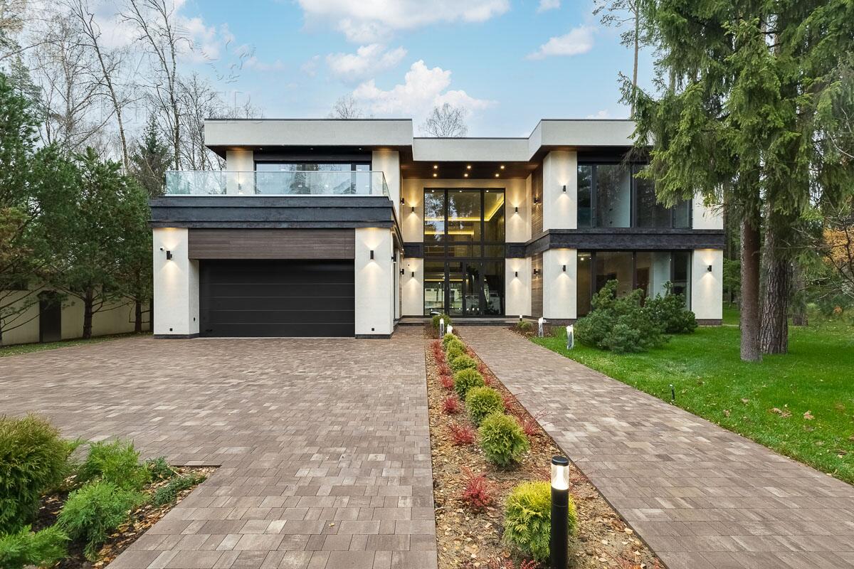 2-этажный коттедж 1 400 м² с отделкой