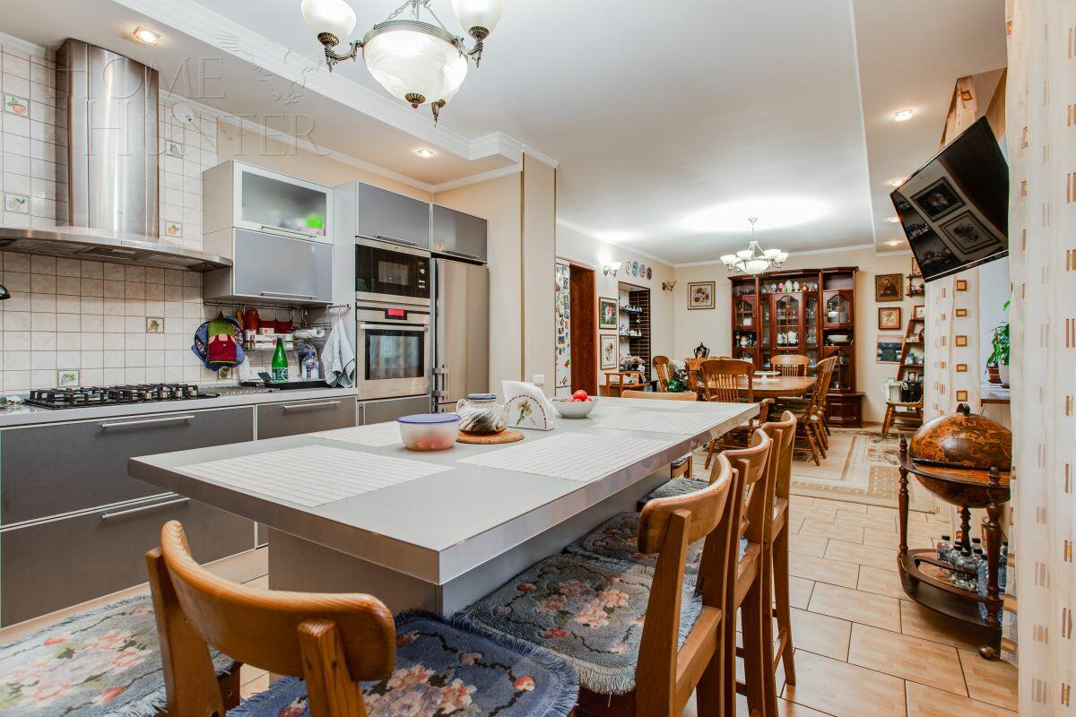 2-этажный коттедж 880 м² с отделкой