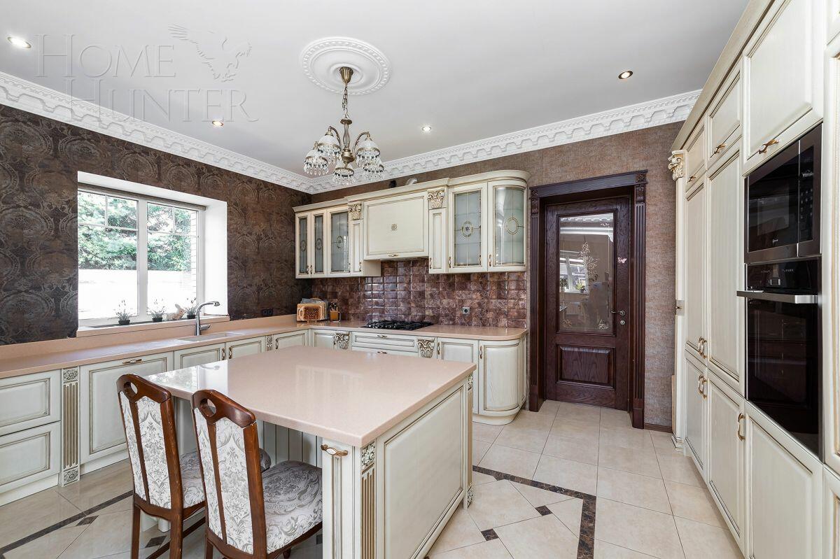 2-этажный коттедж 350 м² с отделкой