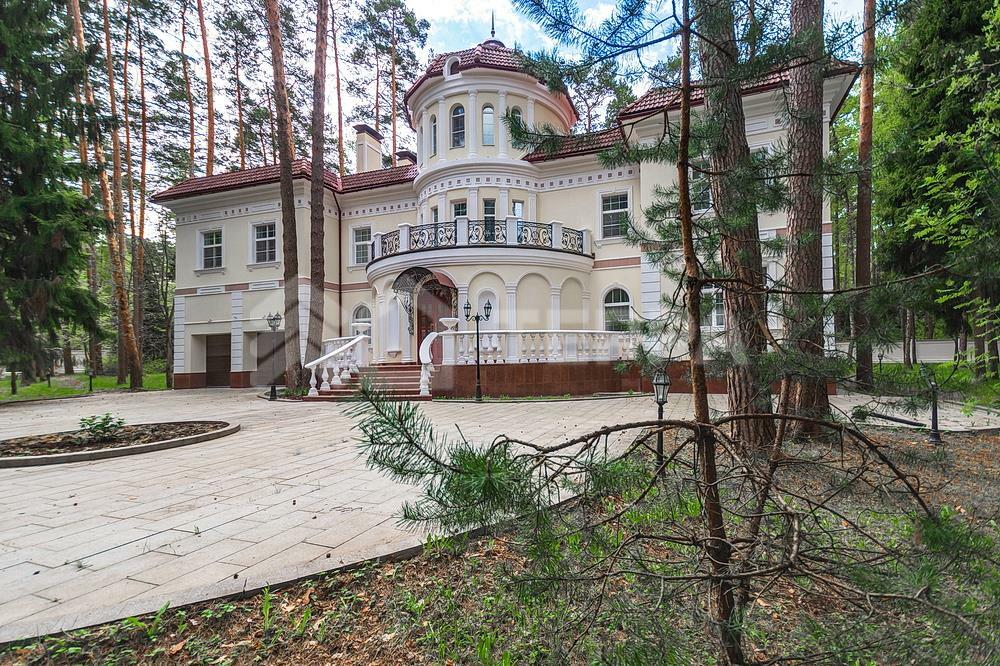 2-этажный коттедж 1 250 м² с отделкой