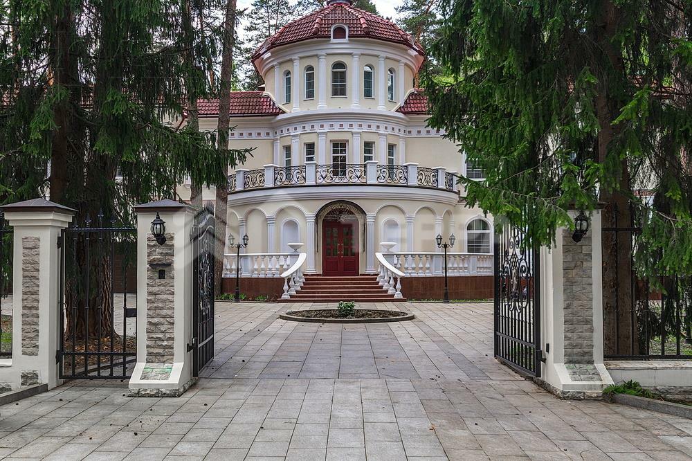 2-этажный коттедж 1 250 м² с отделкой